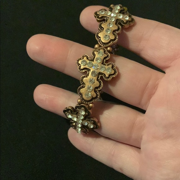 ❤️❤️❤️NWT Elegant and simple Gold and Silver Cross Bracelet!! ❤️❤️❤️ - Picture 5 of 11
